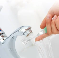 Luvion 250S - Sonische Elektrische Tandenborstel Voor Baby En Peuter - 0 T/m 4 Jaar - Met Timer -Oral B Shop 1200x1178