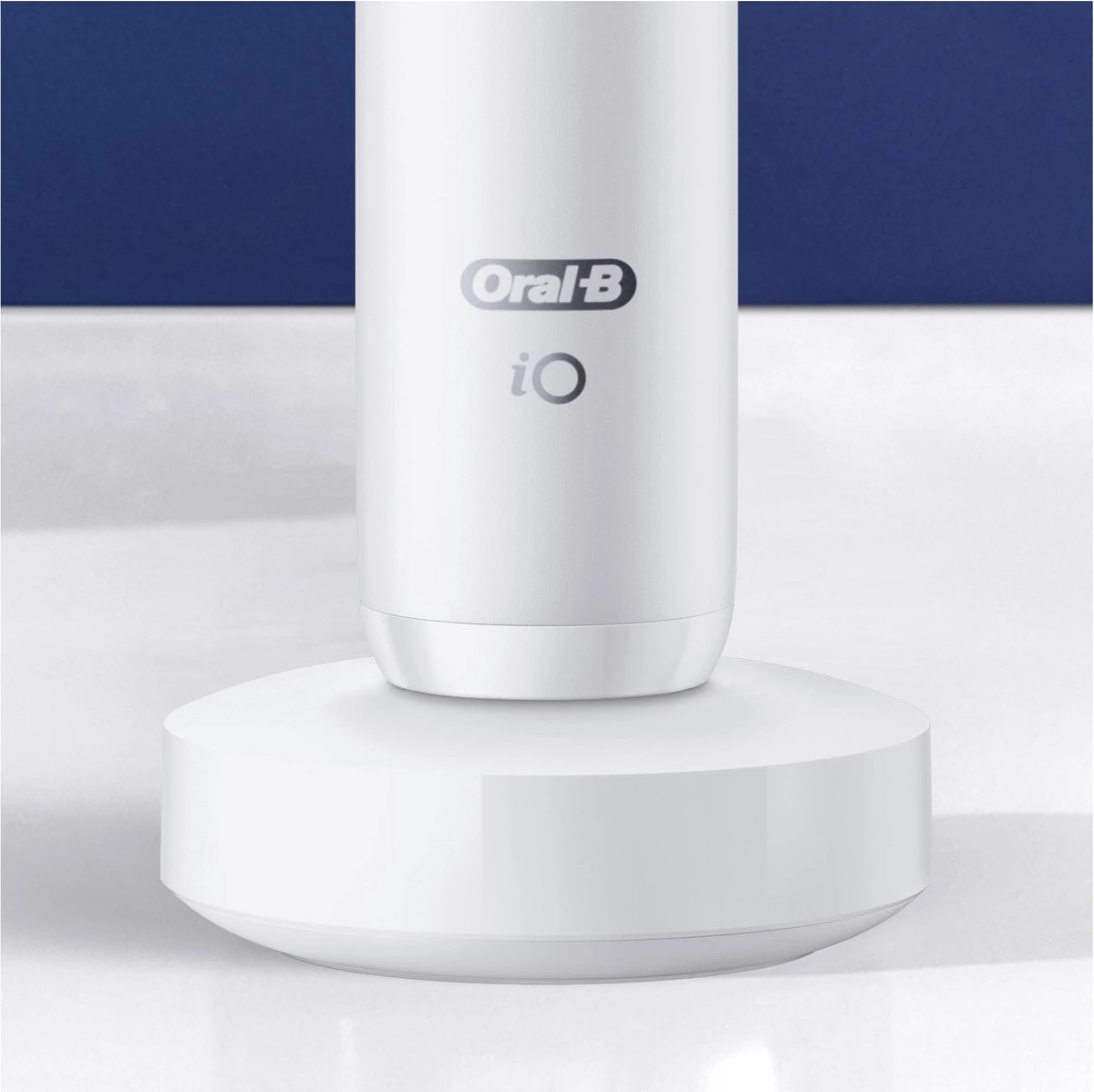 Oral B Oral-B IO 8N - White - Elektrische Tandenborstel - Ontworpen Door Braun 6 Oral B Oral-B IO 8N - White - Elektrische Tandenborstel - Ontworpen Door Braun - Afbeelding 6
