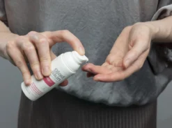 Alternative view of Gladskin ROSACEAR Gel 30ml - Gladskin ROSACEAR Gel 50ml - Klinisch Bewezen Effectief Tegen Roodheid, Droogheid En Branderig Gevoel - 74% Geeft Verbetering Van Symptomen Aan Na 4 Weken Gebruik - Met Staphefekt™